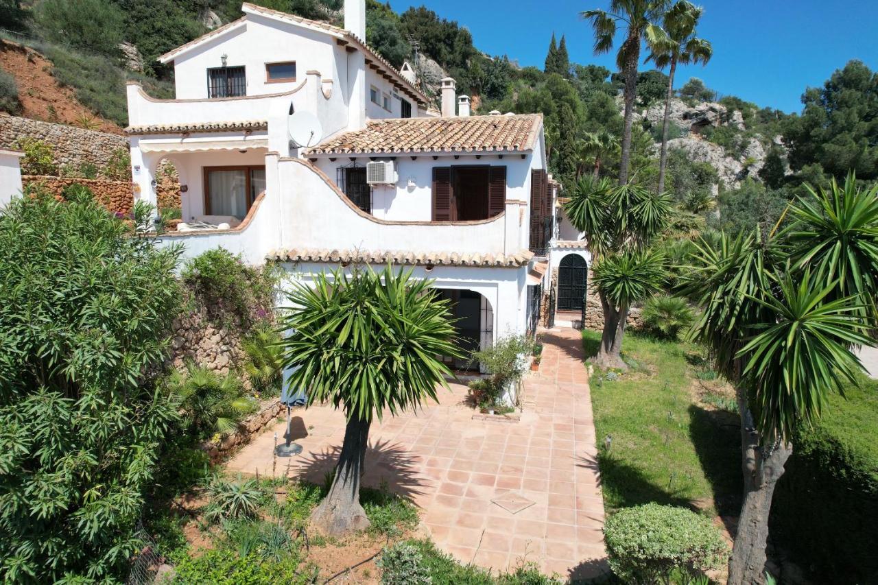 Terraced House In The Mountains With Fantastic View Villa Malaga Bagian luar foto